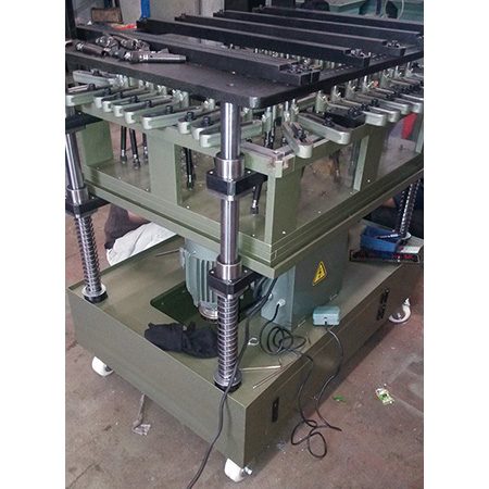 多轴仰式攻牙机