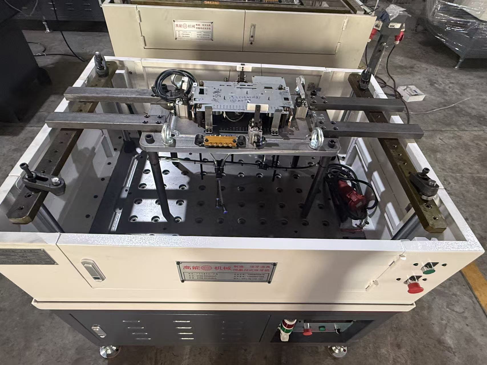 仰视伺服攻牙机